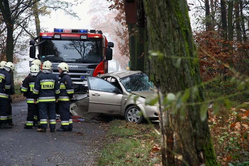 Zdjęcia. Tragiczny wypadek chevroleta