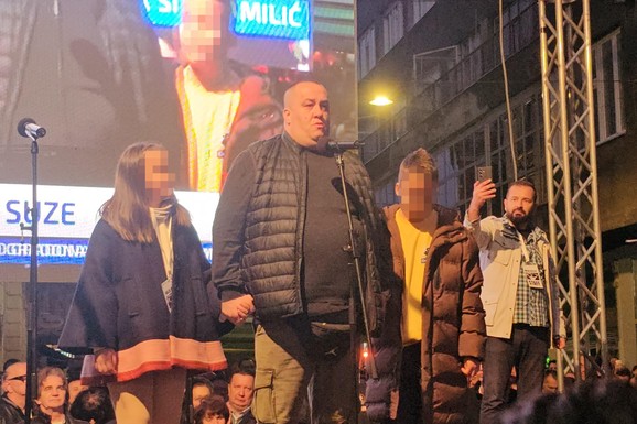 (VIDEO) SARAJEVOM ODZVANJA PESMA HALIDA BEŠLIĆA Sin pevača puca od ponosa, slave plasman na Svetsko prvenstvo
