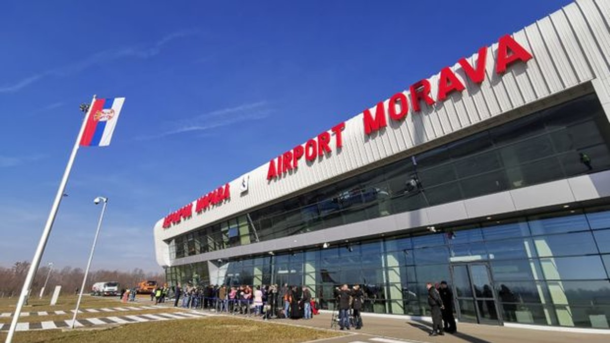 avion iz Soluna zbog nevremena nije mogao da sleti u Lađevce
