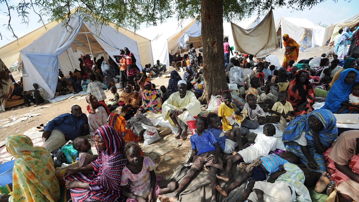 Na miesiąc przed secesją Sudanu Płd. od Sudanu w czwartek i piątek trwały walki na obszarach granicznych. W bombardowaniach zginęły 3 osoby. Analitycy obawiają się, że walki mogą doprowadzić do kolejnej wojny domowej i ponownie pogrążyć kraj w chaosie.