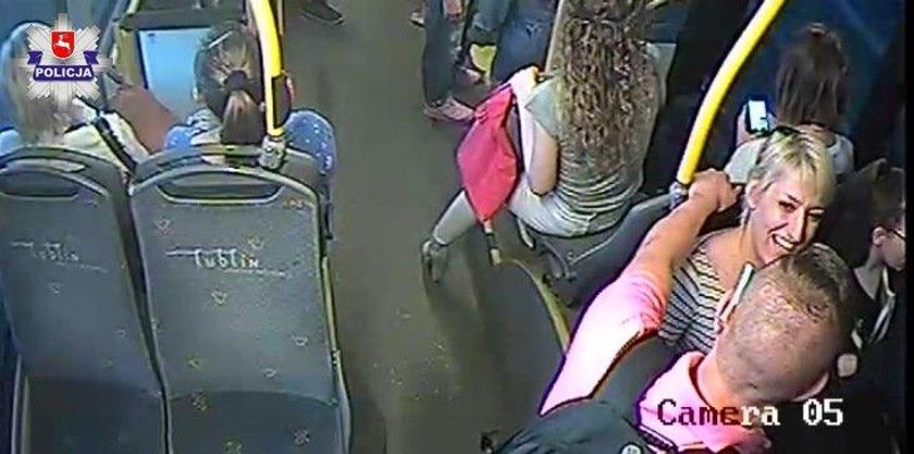 Kradzież łańcuszka w autobusie. Wszystko zarejestrowały kamery