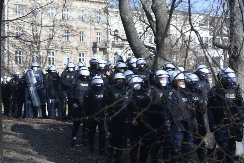 Tak policja przygotowała się na obchody 11. rocznicy katastrofy smoleńskiej