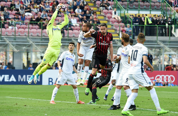 Liga włoska: Skorupski obronił karnego w meczu z AC Milan. Gol Milka uratował Napoli przed porażką