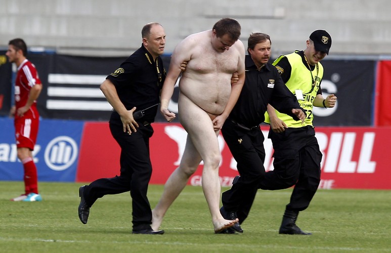 Tego jeszcze w Polsce nie było. Golas przerwał mecz Górnika z Lechem