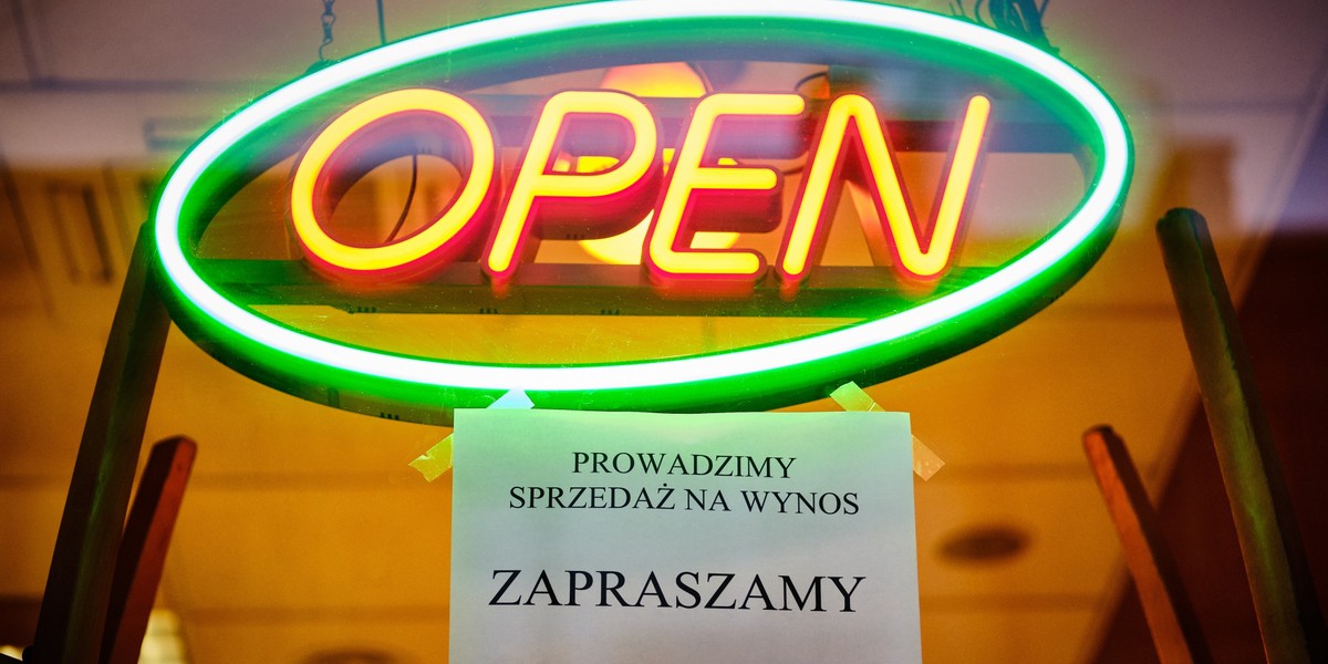 W opinii szefa PFR udzielona już pomoc przedsiębiorcom powinna wystarczyć na kilka kwartałów, więc jeśli już trzeba kierować obecnie jakieś wsparcie, to do branż dotkniętych nowymi-starymi restrykcjami jak gastronomia.