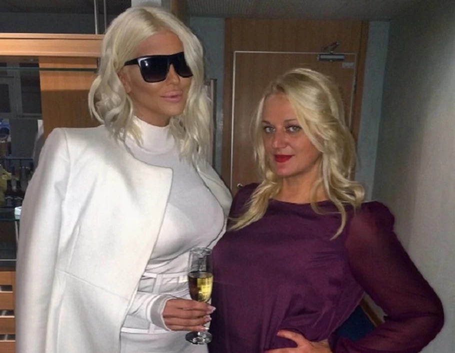 61206_jelenakarleusaidoktorkaoliverae1412436291410