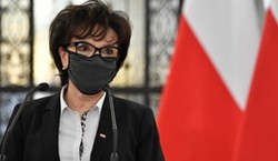 Limuzyna Witek wpadła na czerwonym świetle. "Wyprzedziła Legię i Tuska"