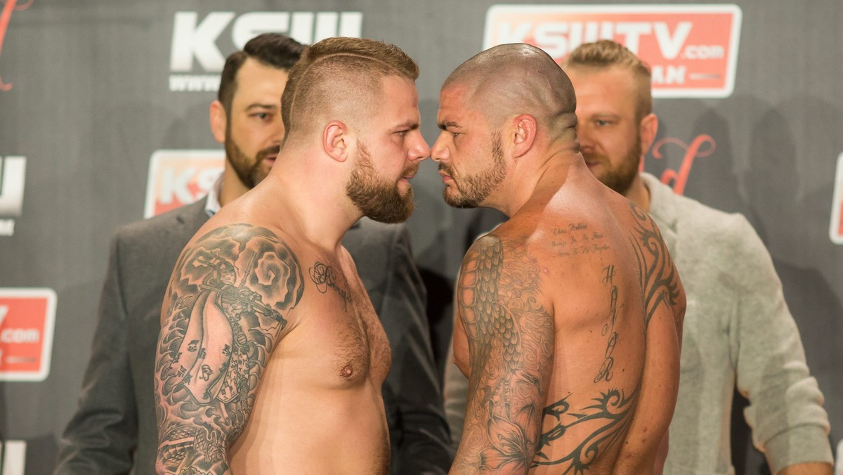 Gala KSW 34 "New Order" już w sobotę na warszawskim Torwarze. Walki rozpoczną się już o 19, a godzinę później oficjalne otwarcie. Na KSW 34 stawką trzech kluczowych pojedynków będą pasy polskiej federacji. Wielkie emocje budzi też starcie Krzysztofa Kułaka z Maciejem Jewtuszko, które będzie wyjaśnieniem kilku osobistych porachunków. Tuż przed galą KSW 34 redaktorzy Eurosport.Onet.pl - Wojtek Demusiak i Andrzej Klimek - spróbowali wytypować końcowe wyniki wszystkich pojedynków głównej karty "New Order". Typowanie walk MMA, w których jeden cios może zmienić wszystko to ciężka sprawa, ale zawsze warto spróbować.