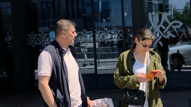 Nadica Ademov na aerodromu