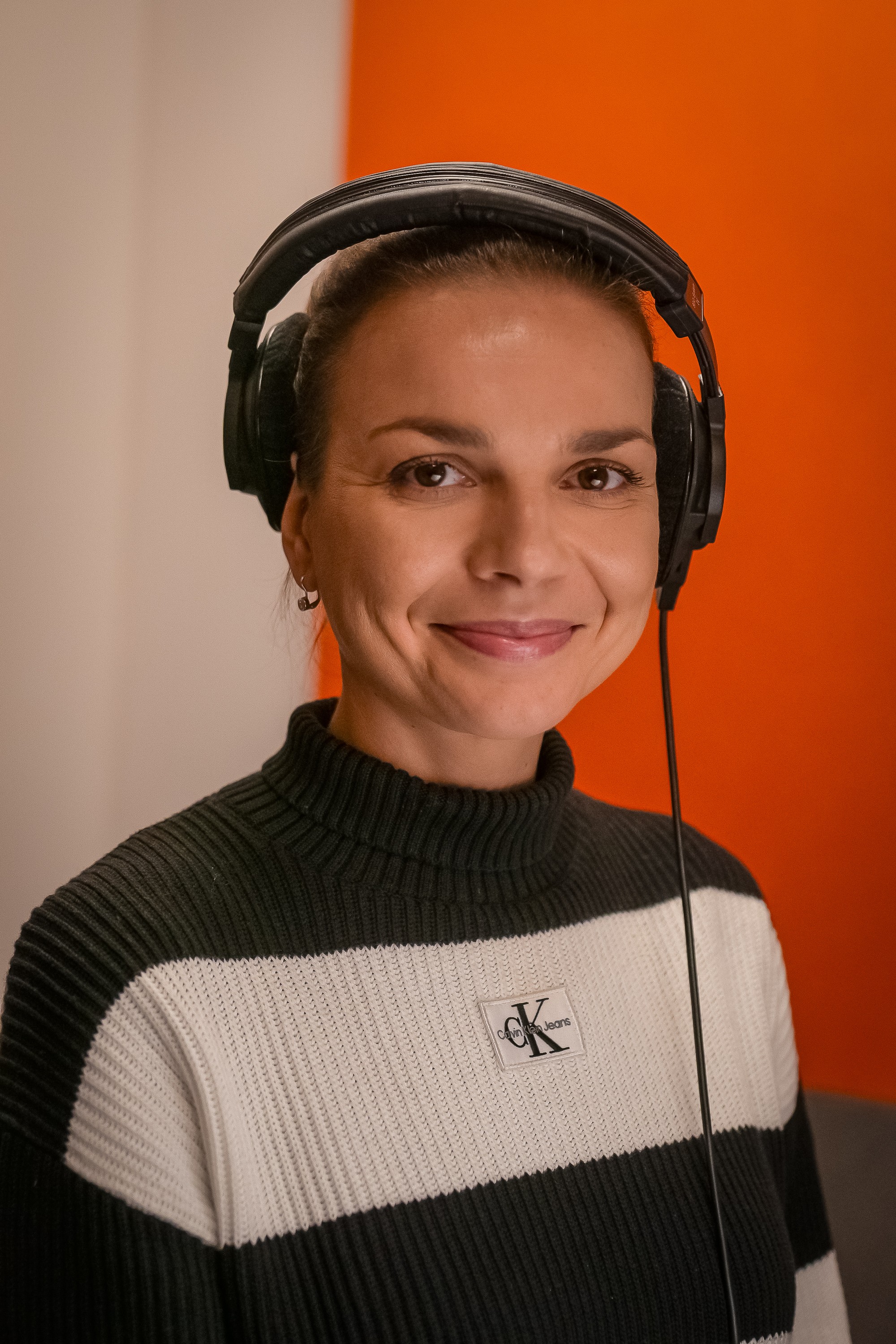 Petra Vajdová dabuje seriál VIOLA.