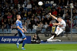 Piast w dogrywce zdominował Stal. Pomogła mu czerwona kartka dla Wolskiego