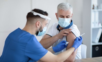 W Polsce wykonano dotąd ponad 3,3 mln szczepień przeciw COVID-19