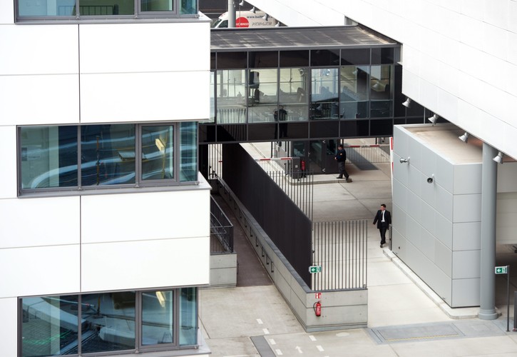 Wjazd do nowej siedziby niemieckiej służby wywiadowczej (BND). <br>Zdj. EPA/SOEREN STACHE / POOL Dostawca: PAP/EPA.