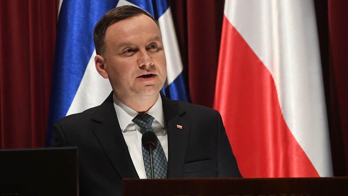 Tworzenie podziałów w Unii Europejskiej osłabi ją – powiedział w Atenach prezydent Andrzej Duda. Według niego rozwiązaniem wartym rozważenia jest włączenie do debaty nad przyszłością UE parlamentów narodowych.