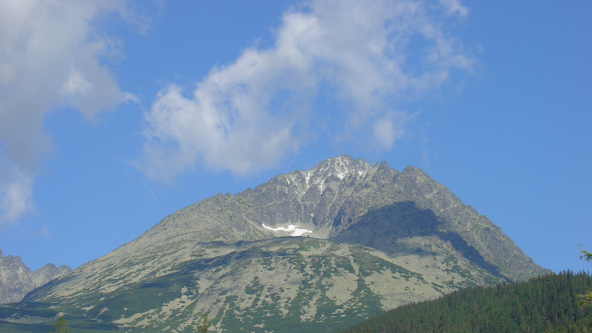 60-letni polski turysta zmarł podczas zejścia z Gerlacha, najwyższego szczytu Tatr (2655 m n.p.m.). Dostał zawału serca - informuje Horska Sluzba, odpowiednik polskiego TOPR-u.