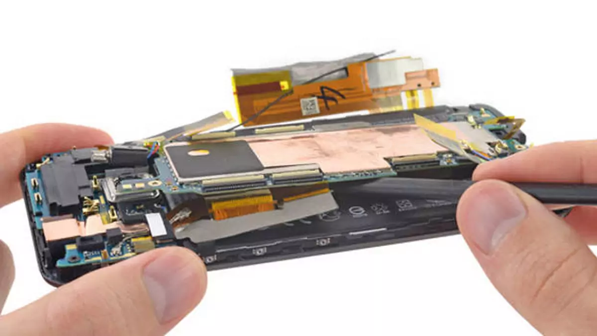 HTC One M9 rozebrany przez iFixit. Jak wypada pod kątem naprawy?