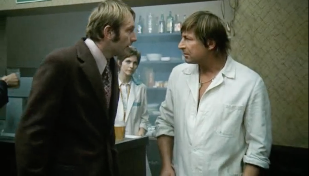 Luděk Sobota a Karel Nová vo filme Jáchyme, hoď ho do stroje!