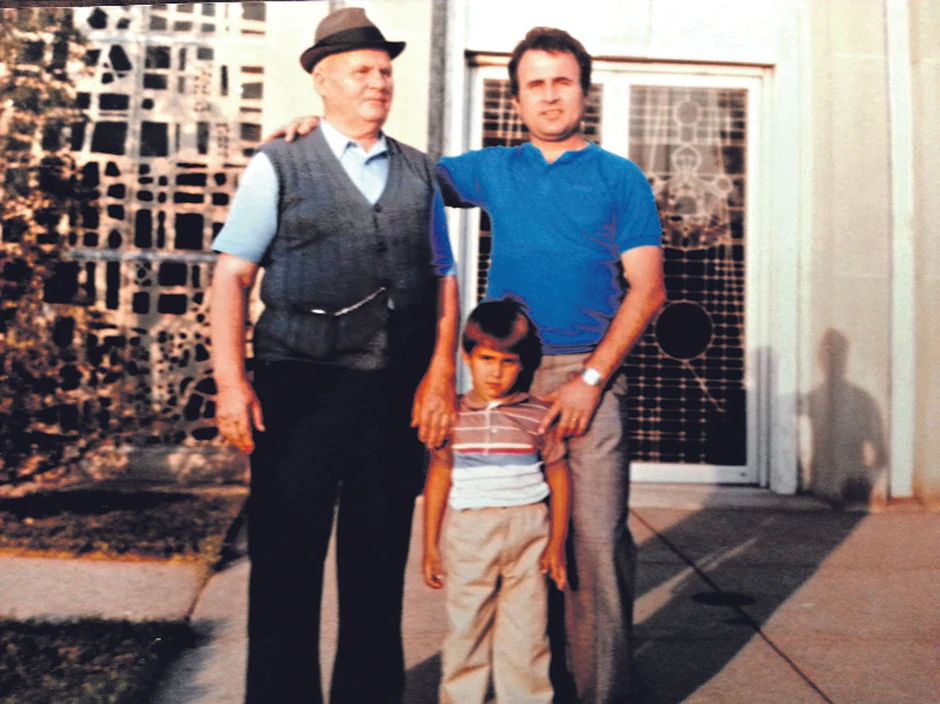 Porodica: Toma kad je bio mali sa tatom i dedom