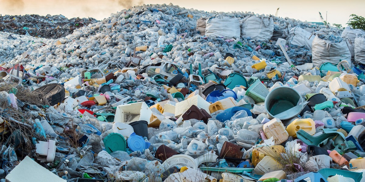 Nowy mnister klimatu uważa, że plastik i złom trafiają do śmieci dlatego, że ich wartość nie została wyceniona. Chce wpłynąć na redukcję ilości odpadów bodźcami ekonomicznymi. 