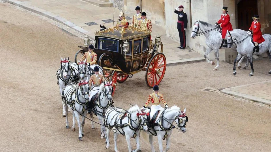 Trampovi, kralj, kraljica i princ i princeza od Velsa u kraljevskim kočijama | Foto: Chris Jackson/Getty Images