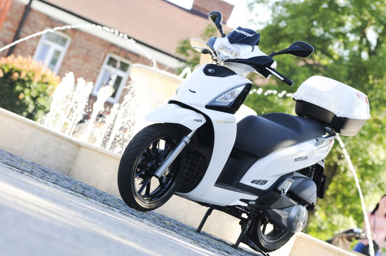 Kymco GT300i People