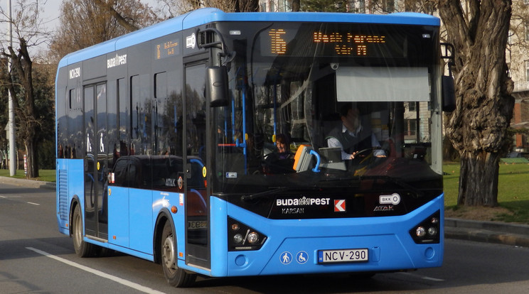 A 16-os busz sofőre azonnal az utas segítségére sietett / Fotó: Wikipédia