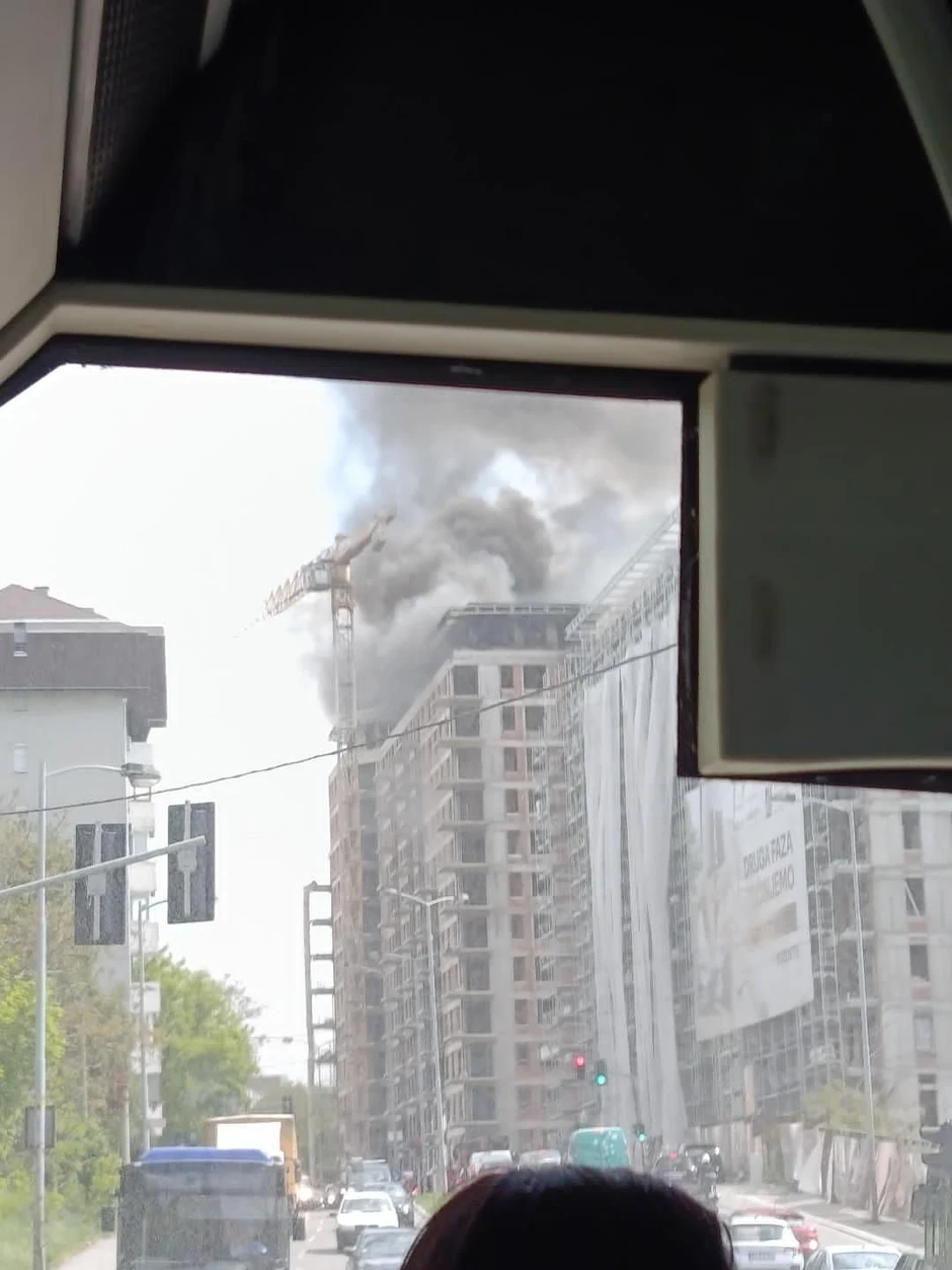 Izbio požar na poslednjem spratu zgrade u izgradnji 