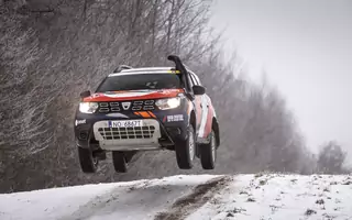 Jeździmy Dacią Duster przerobioną przez Hołowczyc Racing