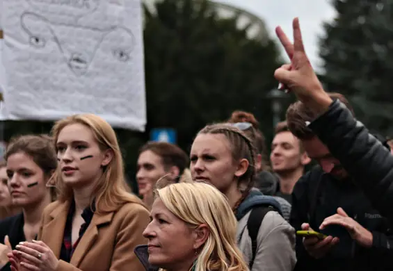 Polacy tyle razy używali hasztagu #CzarnyProtest, że stał się światowym trendem