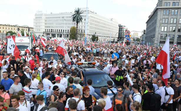 Marsz ONR rozwiązany. Poszło o koszulkę. Brudziński: Powód moim zdaniem "totalnie od czapy"