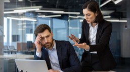 co-grozi-za-niesubordynacje-w-pracy