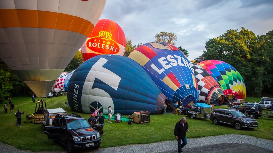 II Zawody Balonowe "In The Silesian Sky" - start balonów świtem z pszczyńskiego parku zamkowego - 25.06.2022 r. - autor: Andrzej Grynpeter