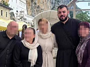 Sloba Vasić pozirao ispred Ostroga 