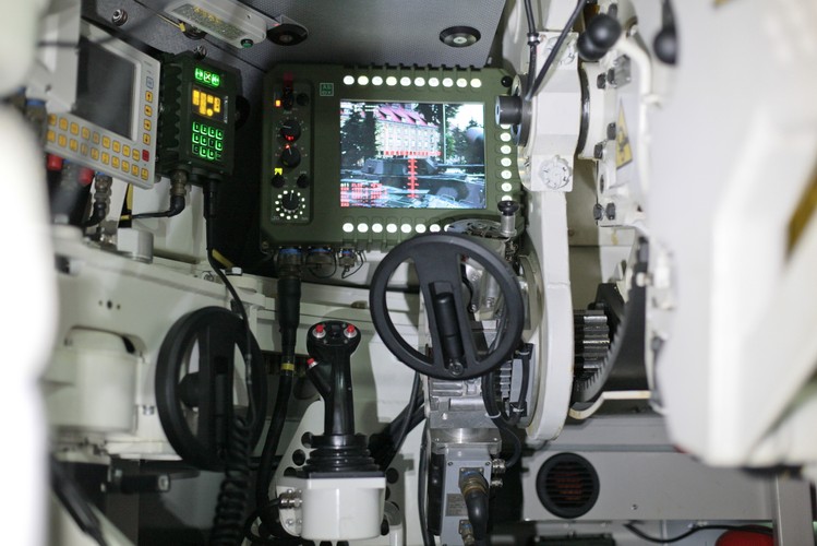 Kontrakt obejmuje również przeprowadzenie badań zdawczo-odbiorczych na elementach wchodzących w skład pierwszego kompanijnego modułu ogniowego 'Rak', przeprowadzenie szkolenia dla żołnierzy oraz dostawę dokumentacji technicznej do produkcji seryjnej. <br><br> (mr) PAP/Lech Muszyński