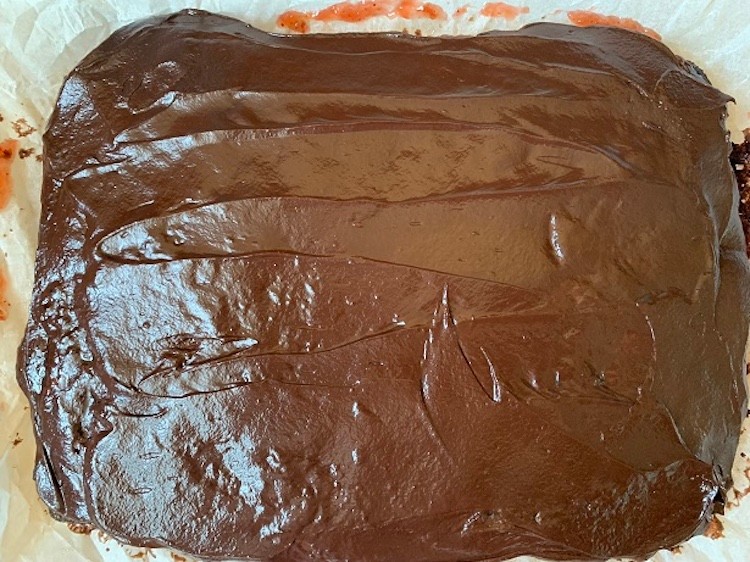 Postup receptu na sladko slaný koláč.