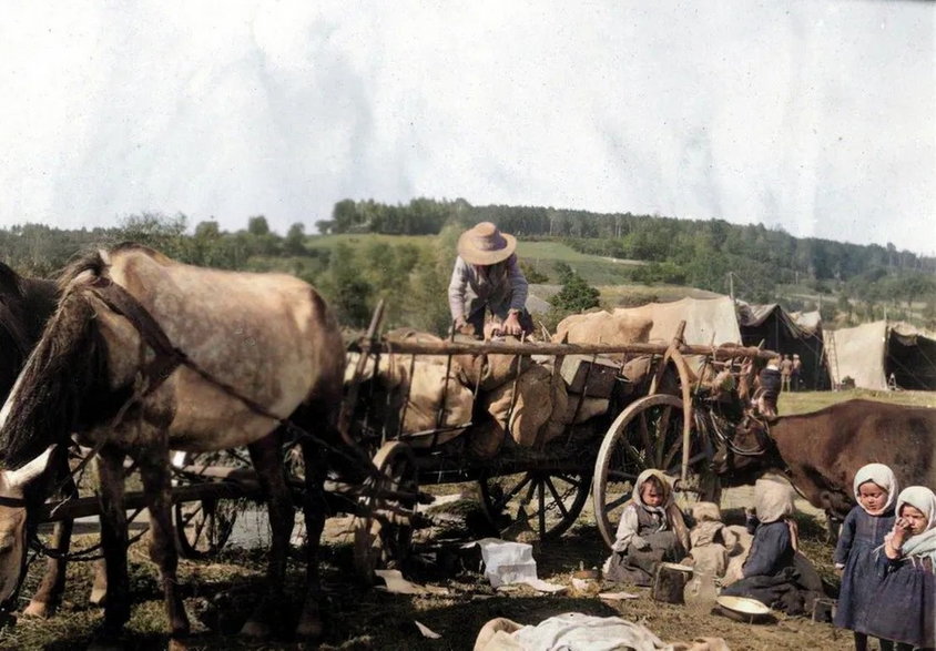 Uchodźcy z Galicji Wschodniej w 1916 r. (koloryzacja współczesna)
