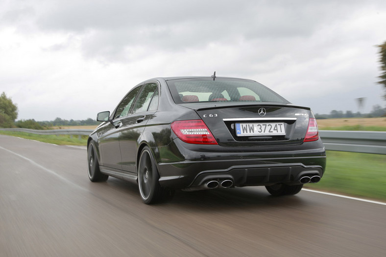 Test Mercedesa C63 AMG: jak jeździ diabelski rydwan