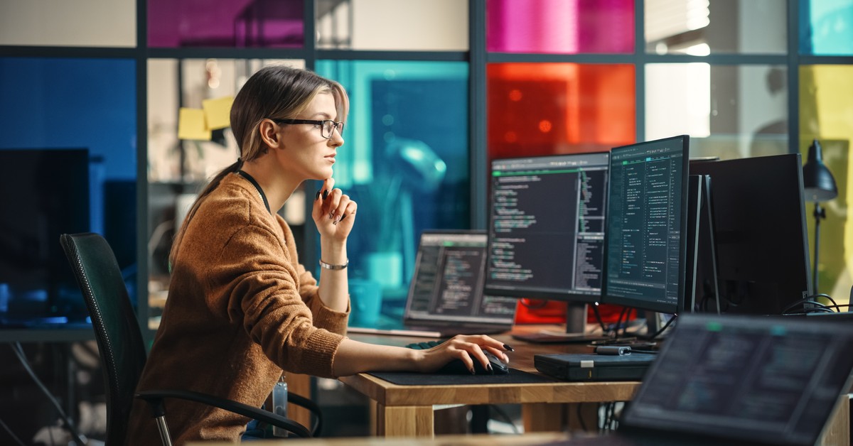 Sztuczna inteligencja zamiast juniora? Firmy już redukują zatrudnienie