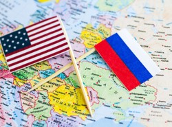 Amerykanie obawiają się o swoją gospodarkę. Ukaranie Rosji spada na dalszy plan