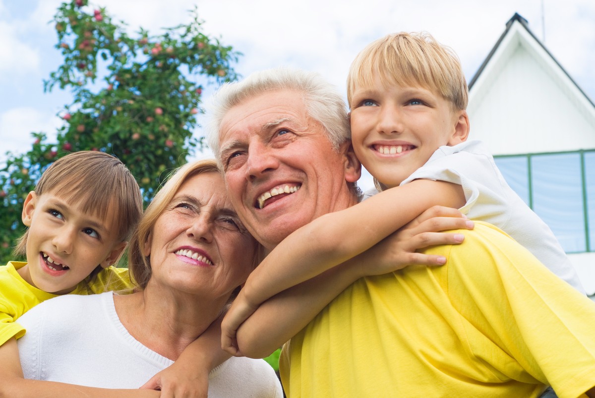dziadkowie dzieci wnukowie emeryci rodzice dodatek świadczenie 800 plus petycja 800+