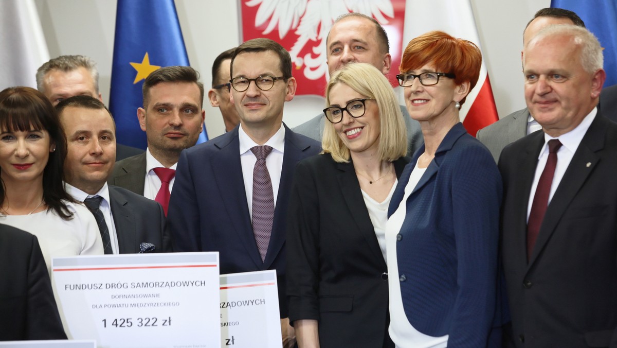 - W czerwcu będzie ustawa dotycząca propozycji dla osób niepełnosprawnych; w najbliższym czasie będzie to już projekt realizowany, będziemy mogli te środki przekazywać, bo rząd PiS chce dbać o wszystkie grupy społeczne - mówił na lubuskiej konwencji wyborczej PiS w Gorzowie Wlkp. premier Mateusz Morawiecki.