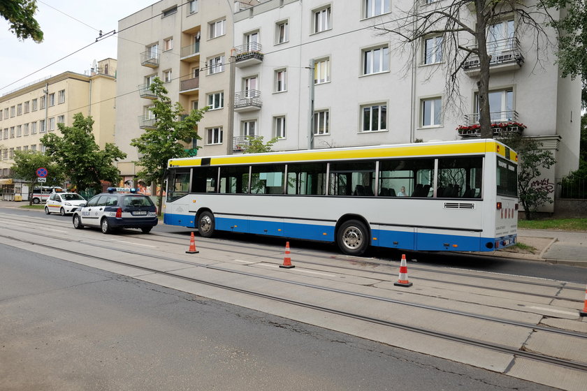 Seria wypadków w Łodzi. Potrącenie kobiety przez autobus