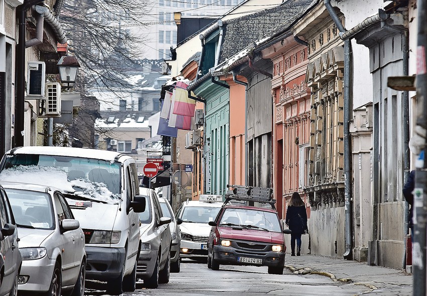 Prvi stanovnici stigli iz sela Almaša 1717. godine; U ovom kraju rođeni su Petar Dobrović, Đura Daničić, Đura  Popović Graničar...
