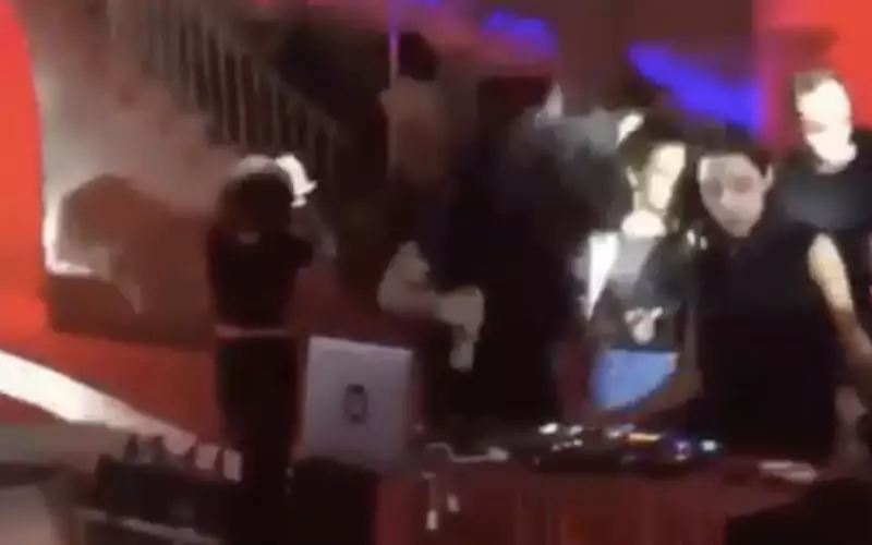 Moment, w którym grupa mężczyzn przerwała imprezę DJ Samy / fot. screenshot Twitter