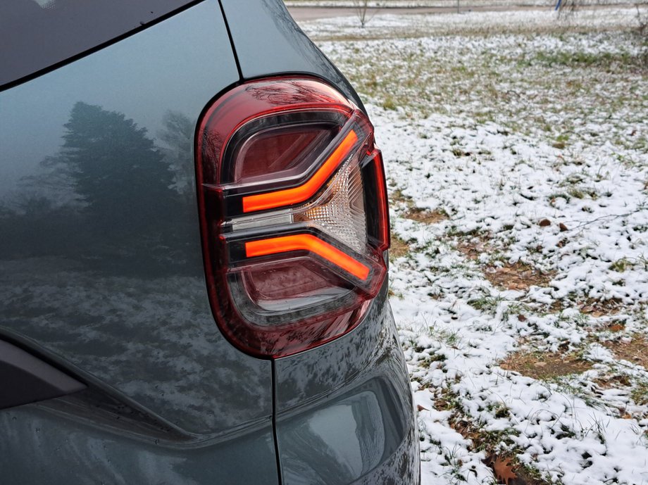 Dacia Duster - the LED rear lights have a shape that brings to mind the current Dacia logo.