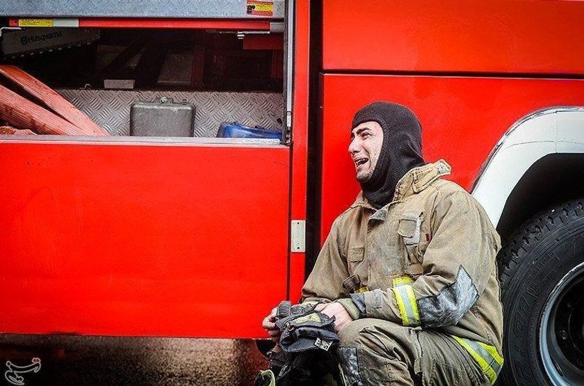 Zawalił się płonący budynek. Zginęło kilkudziesięciu strażaków