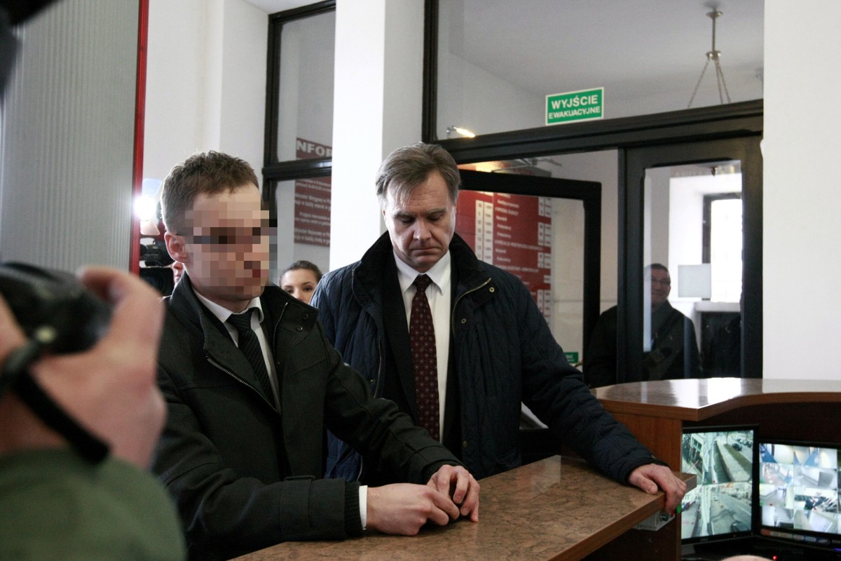 Asesor z łódzkiej kancelarii komorniczej Michał K. wraz z adwokatem Wojciechem Górskim 