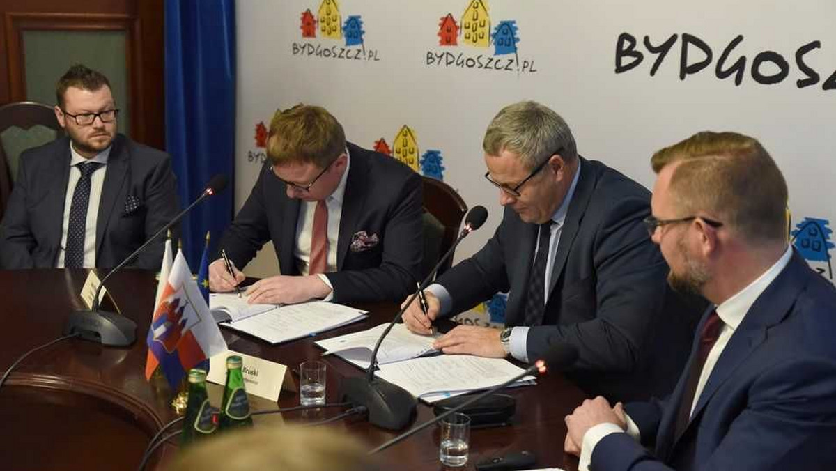 Prezydent Bydgoszczy podpisał z wykonawcą umowę na remont i rozbudowę ulicy Grunwaldzkiej, która już za dwa lata ma połączyć miasto z ekspresówką S5. Kiedy będzie gotowa, tiry dostaną zakaz przejazdu tranzytowego przez miasto.