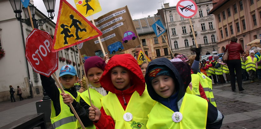 Temat na wieczór. Po zmierzchu trzeba będzie nosić odblaski!