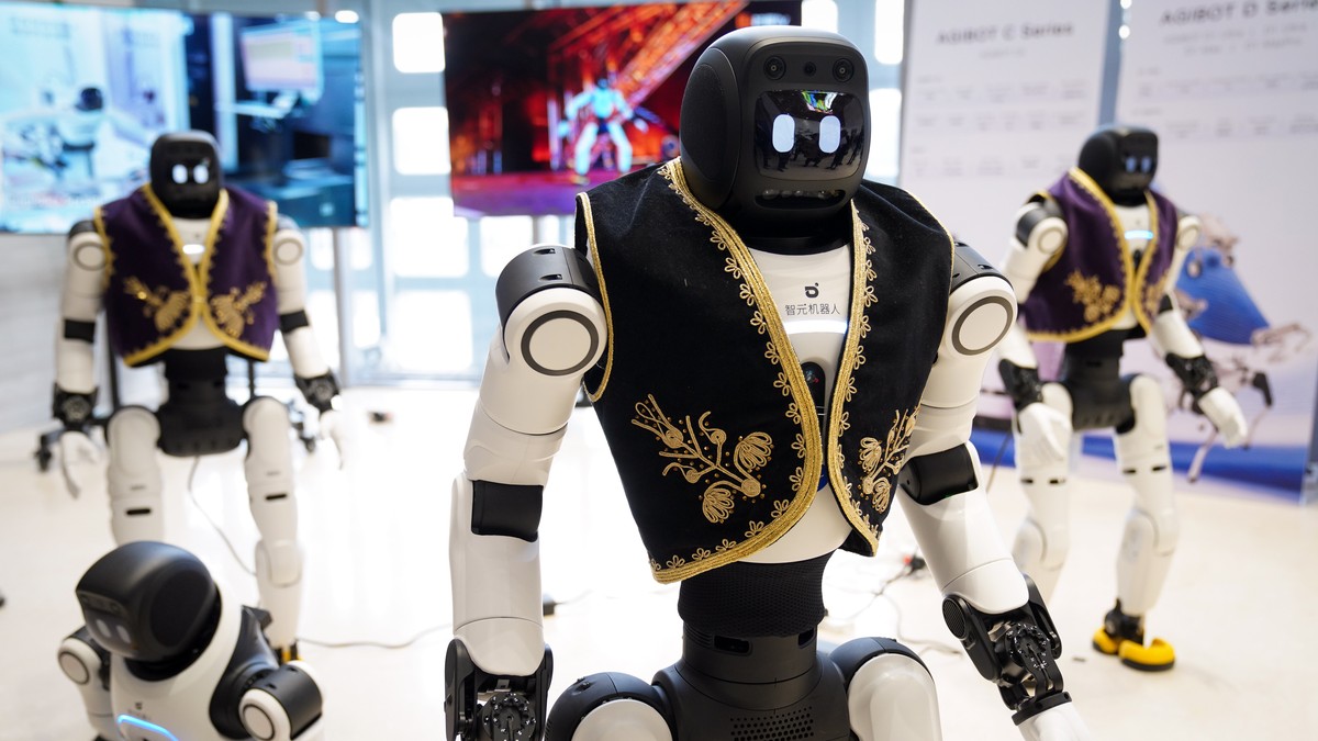 Aleksandar Vučić na prezentaciji robota kompanije AGIBOT